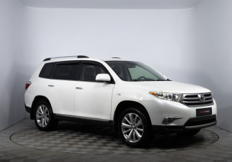 Подержанный автомобиль Toyota Highlander 2011 года (3 фото)