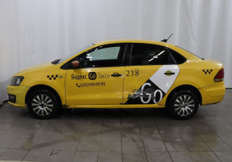 Подержанный автомобиль Volkswagen Polo Sedan 2017 года (8 фото)