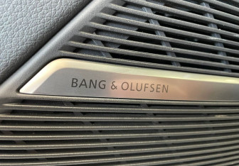 Подержанный автомобиль Audi Q8 2022 года (20 фото)