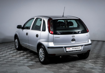 Подержанный автомобиль Opel Corsa 2004 года (7 фото)