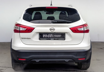 Подержанный автомобиль Nissan Qashqai 2016 года (6 фото)