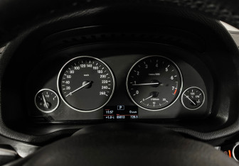 Подержанный автомобиль BMW X4 2015 года (13 фото)