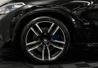 Подержанный автомобиль BMW X5 M 2020 года (7 фото)
