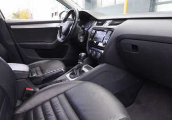 Подержанный автомобиль Skoda Octavia Wagon 2015 года (11 фото)