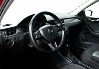 Подержанный автомобиль Skoda Rapid Liftback 2018 года (8 фото)
