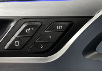 Подержанный автомобиль BMW X4 2021 года (19 фото)
