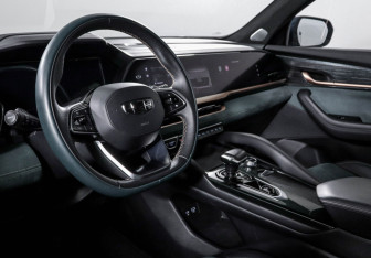 Подержанный автомобиль Geely Monjaro 2023 года (14 фото)