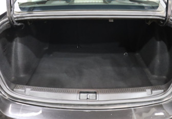 Подержанный автомобиль Renault Fluence 2012 года (19 фото)