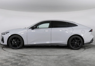 Подержанный автомобиль Changan UNI-V 2023 года (8 фото)