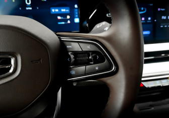 Подержанный автомобиль Geely Monjaro 2023 года (29 фото)