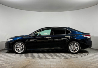 Подержанный автомобиль Toyota Camry Sedan 2019 года (8 фото)