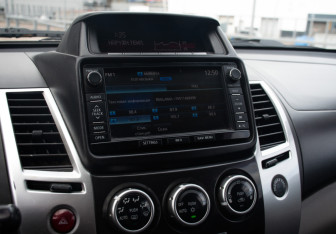 Подержанный автомобиль Mitsubishi Pajero Sport 2014 года (12 фото)