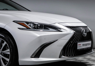 Подержанный автомобиль Lexus ES 2019 года (16 фото)