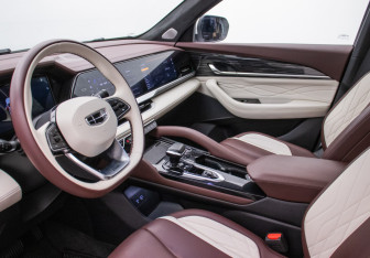 Подержанный автомобиль Geely Monjaro 2023 года (10 фото)