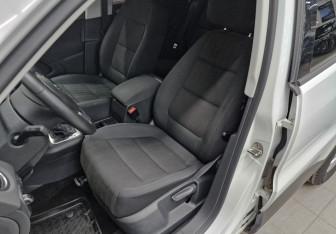 Подержанный автомобиль Volkswagen Tiguan 2016 года (18 фото)