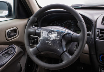 Подержанный автомобиль Nissan Almera Sedan 2001 года (15 фото)