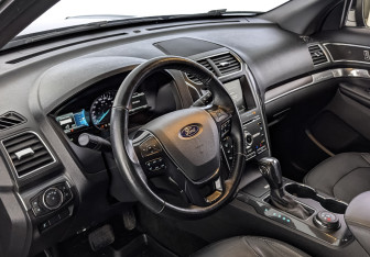 Подержанный автомобиль Ford Explorer 2018 года (16 фото)