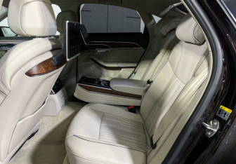 Подержанный автомобиль Audi A8 2020 года (9 фото)
