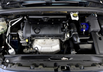 Подержанный автомобиль Peugeot 308 Hatchback 2010 года (9 фото)