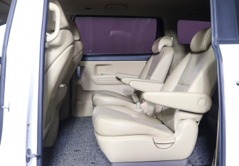 Подержанный автомобиль Kia Carnival 2020 года (13 фото)