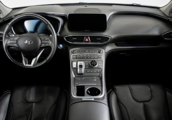 Подержанный автомобиль Hyundai Santa Fe 2021 года (9 фото)