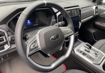 Подержанный автомобиль JAC T9 2024 года (15 фото)