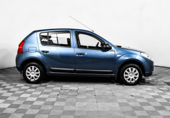 Подержанный автомобиль Renault Sandero 2013 года (4 фото)