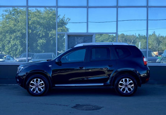 Подержанный автомобиль Nissan Terrano 2016 года (8 фото)