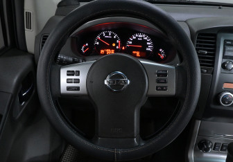 Подержанный автомобиль Nissan Pathfinder 2014 года (10 фото)