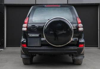 Подержанный автомобиль Toyota Land Cruiser Prado 2004 года (5 фото)