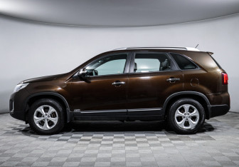 Подержанный автомобиль Kia Sorento 2017 года (8 фото)