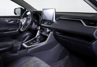 Подержанный автомобиль Toyota RAV4 2023 года (11 фото)