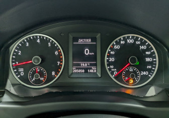 Подержанный автомобиль Volkswagen Tiguan 2014 года (25 фото)