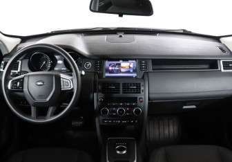 Подержанный автомобиль Land Rover Discovery Sport 2017 года (12 фото)
