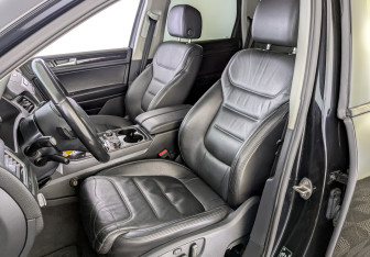 Подержанный автомобиль Volkswagen Touareg 2012 года (21 фото)