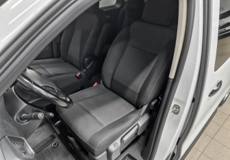 Подержанный автомобиль Peugeot Traveller 2022 года (21 фото)