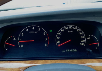 Подержанный автомобиль Kia Opirus 2003 года (26 фото)