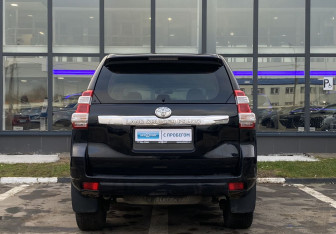 Подержанный автомобиль Toyota Land Cruiser Prado 2013 года (6 фото)