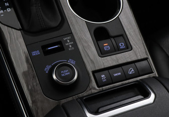 Подержанный автомобиль Toyota Highlander 2021 года (19 фото)