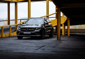 Подержанный автомобиль Mercedes-Benz GLC AMG 2016 года (23 фото)