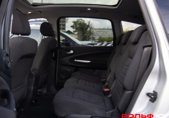 Подержанный автомобиль Ford S-MAX 2011 года (8 фото)