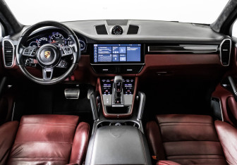 Подержанный автомобиль Porsche Cayenne 2018 года (20 фото)