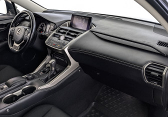 Подержанный автомобиль Lexus NX 2015 года (13 фото)