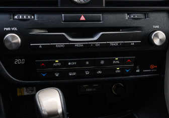 Подержанный автомобиль Lexus RX 2021 года (18 фото)