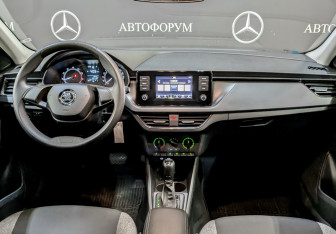 Подержанный автомобиль Skoda Rapid Liftback 2021 года (14 фото)