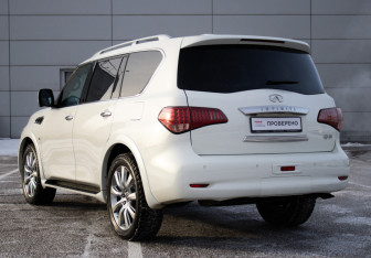 Подержанный автомобиль Infiniti QX80 2014 года (7 фото)
