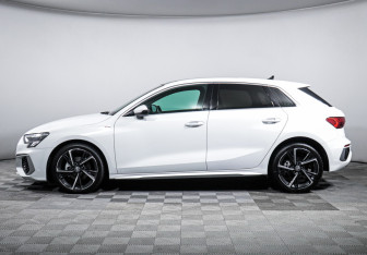 Подержанный автомобиль Audi A3 Hatchback 2021 года (8 фото)