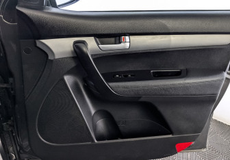 Подержанный автомобиль Kia Sorento 2014 года (24 фото)