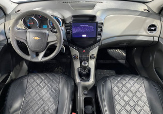 Подержанный автомобиль Chevrolet Cruze Sedan 2010 года (11 фото)