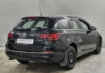 Подержанный автомобиль Opel Astra Wagon 2013 года (5 фото)